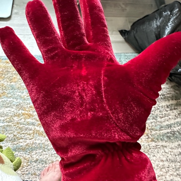Cejon Red Velvet Gloves with Tan Lining - Thinsulate - Picture 8 of 8